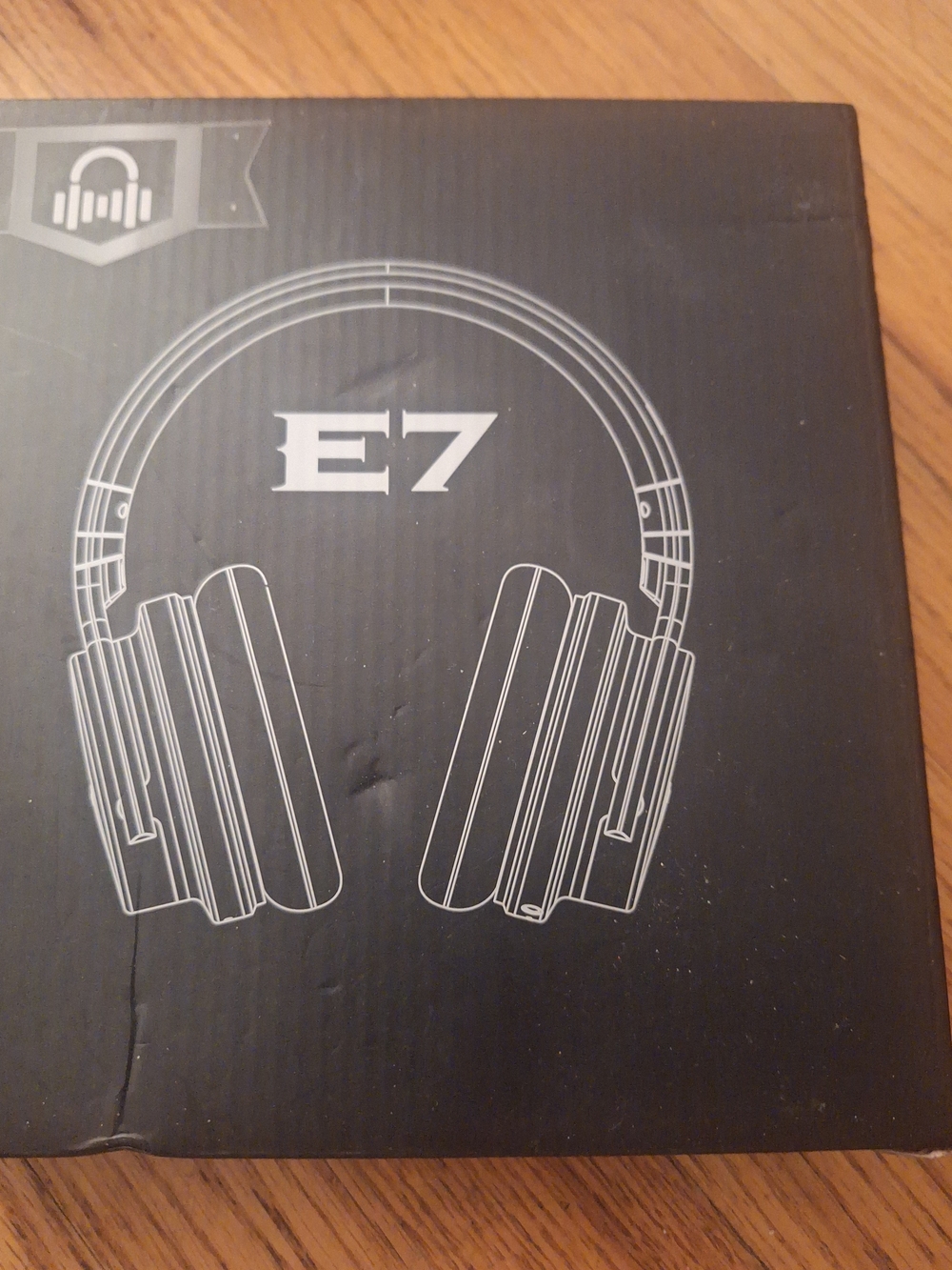 E7 Over-Ear Headphones - Red
